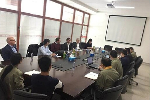 Clientes sudafricanos visitan la empresa ZHONGTAI para analizar el proyecto de silo de cemento de acero a gran escala