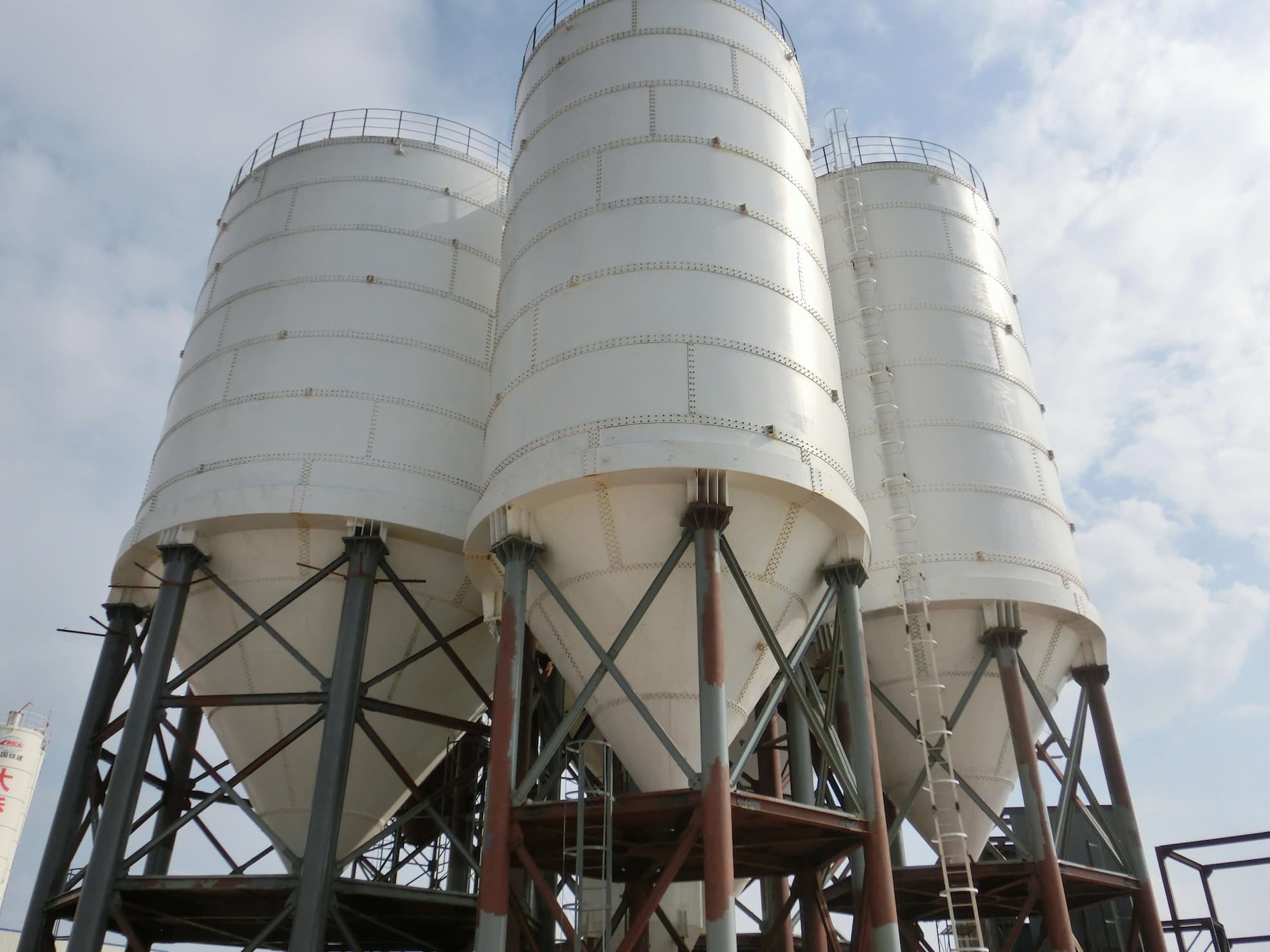 concrete silo