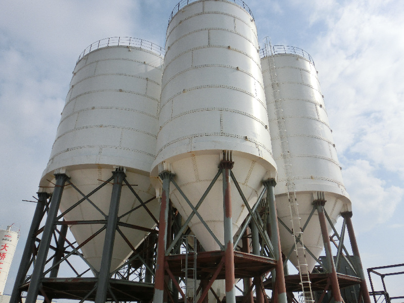 Silo de cemento grande